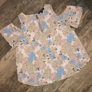 Floral cold shoulder blouse🌸